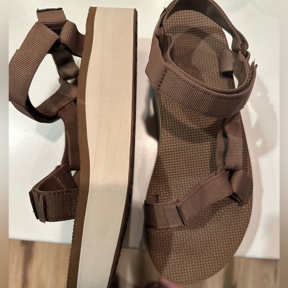 TEVA FLATFORM UNIVERSAL BROWN / BIRCH PLATFORM SANDALS Size 9 perfect condition - Picture 2 of 4